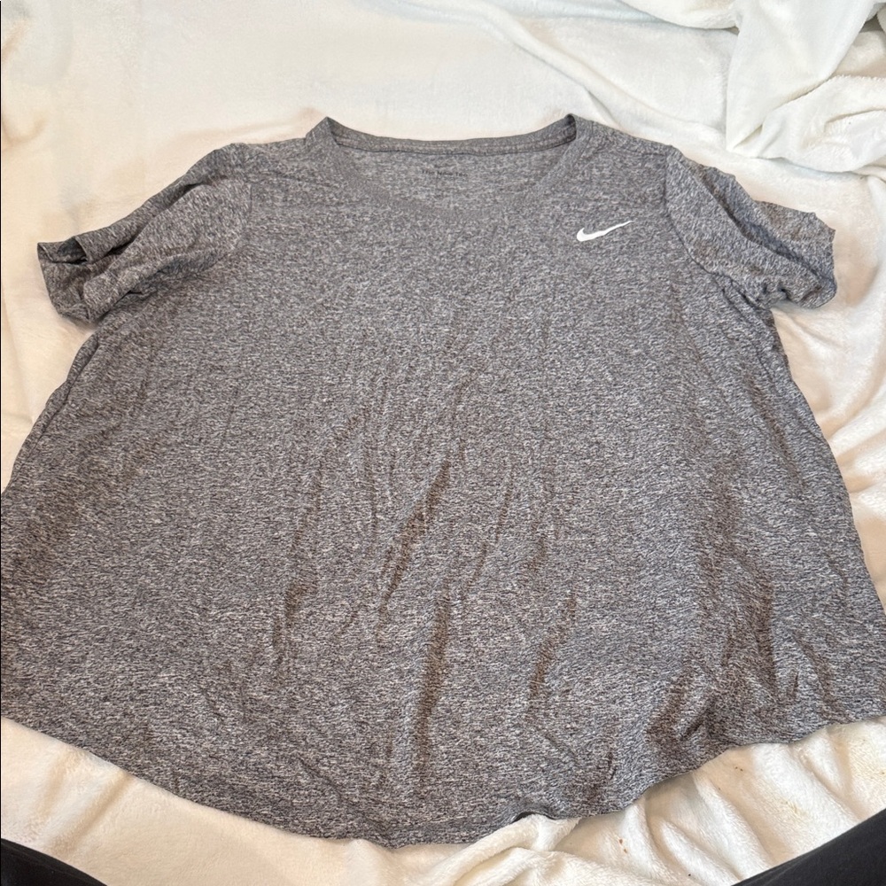 Nike Women’s Heather Gray Short Sleeve Performance Tee